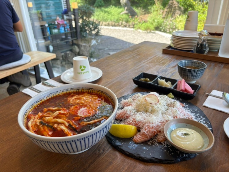 연어가 부드럽고 맛있는 애월 현지인 맛집 ‘애월연어’
