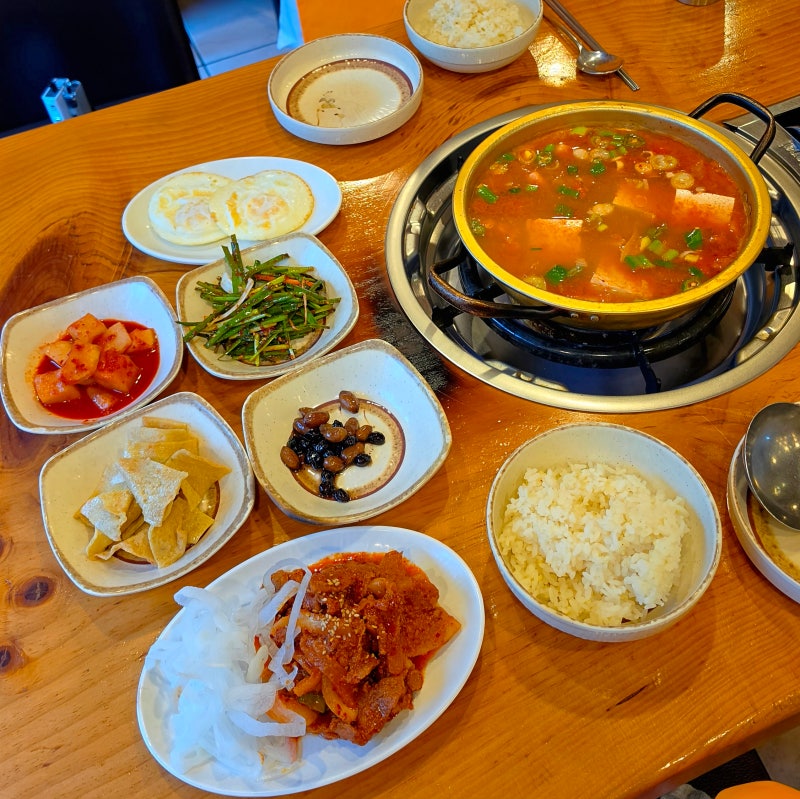 내돈내산 밥 무한리필 24시 한식과 고기를 먹을 수 있는 여의도 한강공원 더현대서울 가성비 ....
