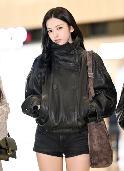 “이 가죽재킷이 400만원대?” 안유진, 공항을 런웨이로 만든 가을 패션