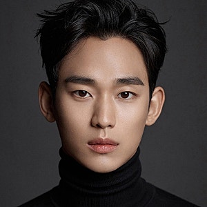김수현, 1년 6개월 만에 국내 무대 복귀…스타랭킹 '배우 1위' 굳건