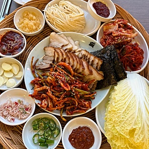 [서울 은평구] 연신내 보쌈맛집 어서와 칼국수 ｜야장에서 보쌈과 칼국수 솔직후기
