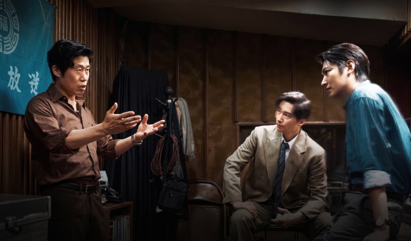 《암살자(들)》 개봉 첫날 1위!추석 극장가 판도를 바꿨다