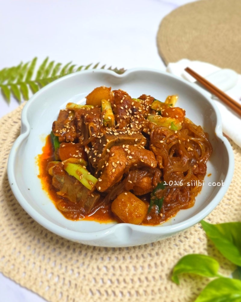 명절 고기 요리 매콤 칼칼한 돼지갈비찜 레시피 청정원 시판 소스 활용 레시피 냄비 조리시....
