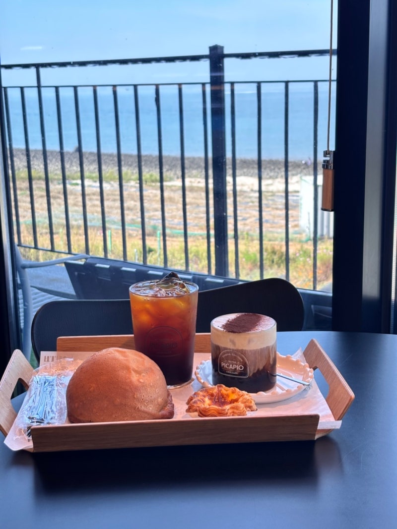 영종도 오션뷰 대형 베이커리 카페 초콜릿 맛집 피카피오 을왕리본점 애견동반 가능