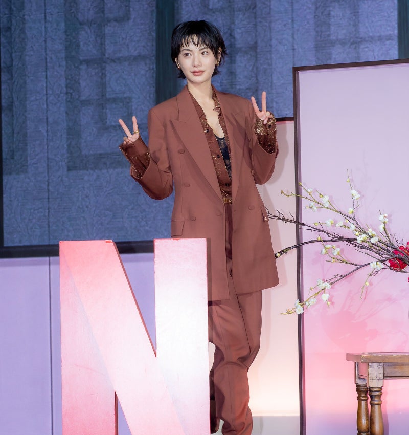 정지우 감독님 오랜 팬이라더니… 나나, '스캔들' 입술 혹평에 결국 사과문까지