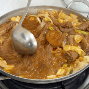 광주) 월산동 은은한 양념 맛이 중독성 있는 ‘매운 돼지 등갈비찜’
