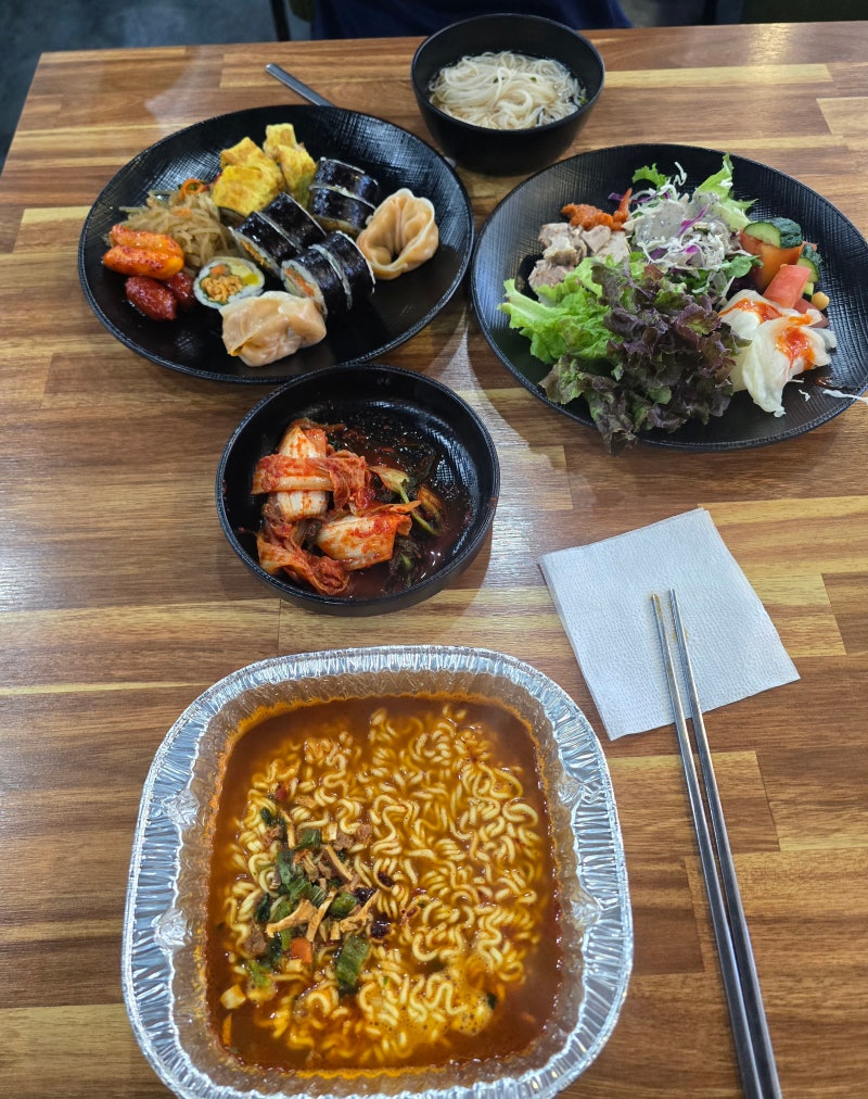 다양한 김밥을 즐길 수 있는 한식뷔페 달구리밥상 전주 혁신도시