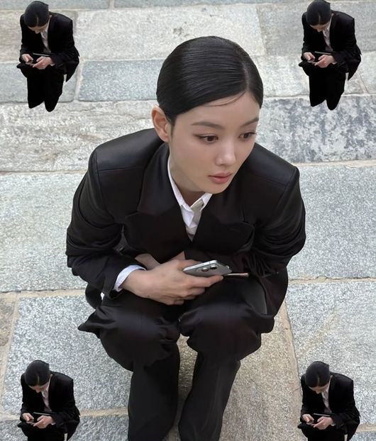 밀라노에서 달라진 분위기…김유정, 이탈리아 탄탄 복근 공개 블랙 슈트 변신