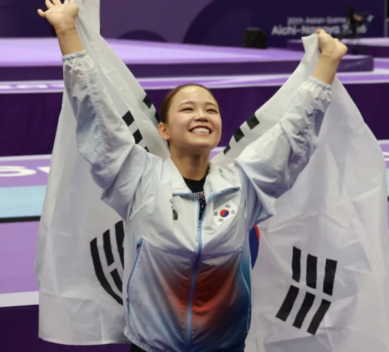 한국 체조 레전드 부녀의 탄생! 여홍철과 타이 기록 세운 여서정의 기적 같은 금메달 중계석 ....