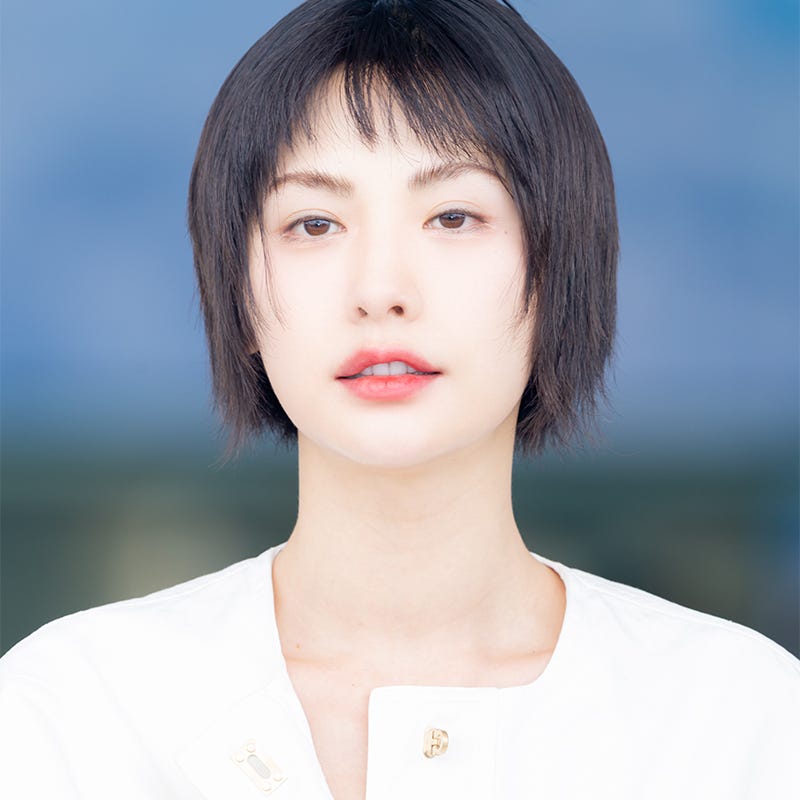 녹였나..? 입술 다시 얇아진 오늘자 나나 공항패션