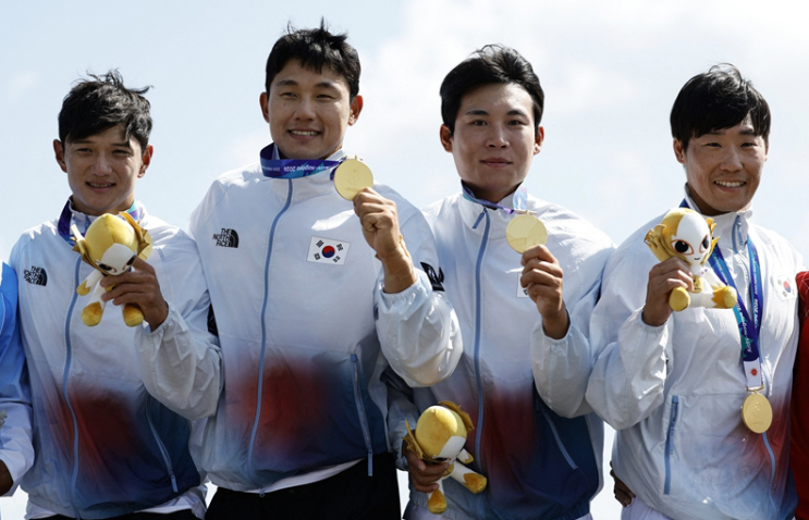 한국 카누 K4 500m 0.255초 차로 중국 꺽고 사상 첫 금메달