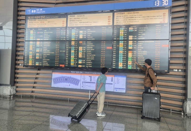 인천공항 제2여객터미널 : 환전 면세점 푸드코트