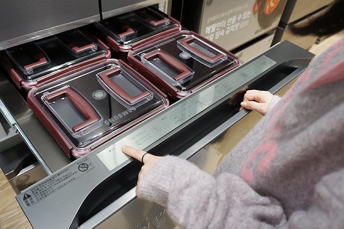 김치냉장고에 넣은 채소가 얼었다면? 고장인지 보관 모드 문제인지 확인하는 법