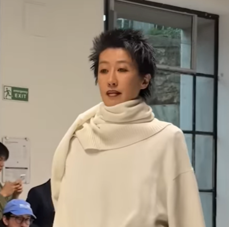 "너무 재밌더라" 49세 홍진경 오디션 3번 2곳 합격 파리패션위크 런웨이 아이보리 니트