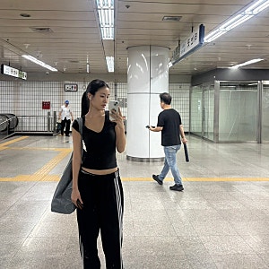 자라(ZARA) 기본템 추천! 가을 준비 끝내는 핏 예술 브이넥 스웨터 & 티셔츠