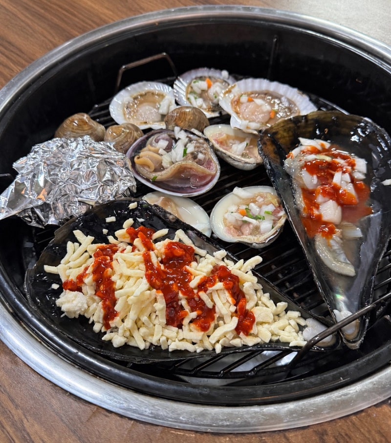 해돋이 | 춘천인들의 낭만장소 제철 해산물 부터 조개구이까지 모두 만날 수 있는 곳