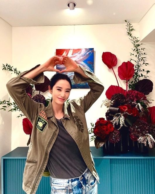 56세 김혜수, 앞치마 두르고 직접 부친 전 공개…달라진 근황 포착