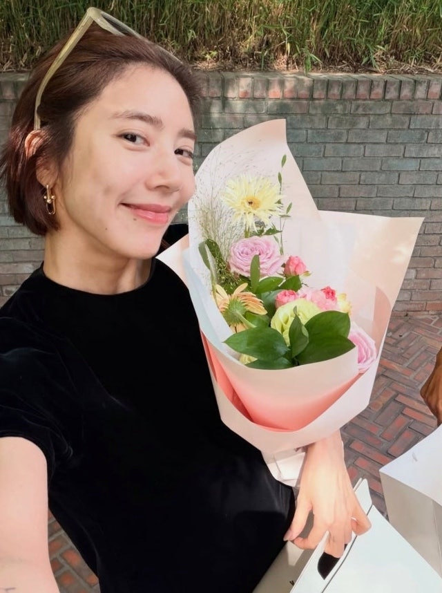 '43세' 손담비 출산 후 21kg 감량 성공 '명품 미니 원피스 자태' 화제