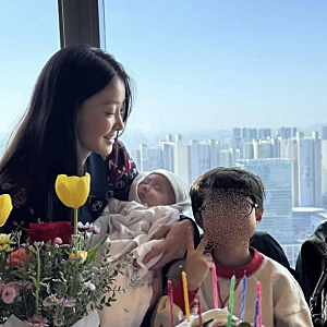 이시영, 두 아이와 새 가족사진 공개…“아기천사 두 명이 내 곁에”