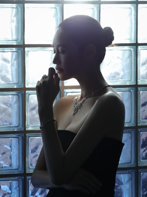 比數千萬韓元的Chaumet更引人注目的金憓秀all back… 氣場太強了