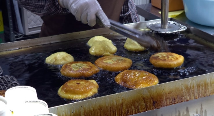 해운대시장 줄 서서 먹는 해운대 명품 호떡 꿀 씨앗 치즈 호떡 맛난후기