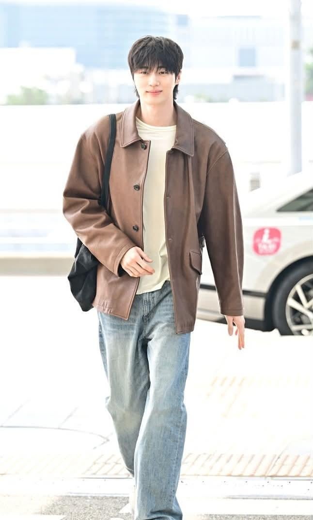 변우석 타이베이 팬미팅 출국, 가을 남친룩으로 공항 등장…이번에도 분위기 미쳤다.