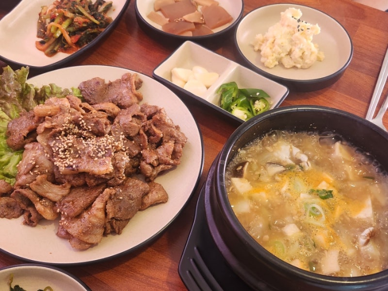 [경남창원] 변함없는 맛 간장돼지불백으로 사랑받는 소리단길 N번째 단골집, 남문불백