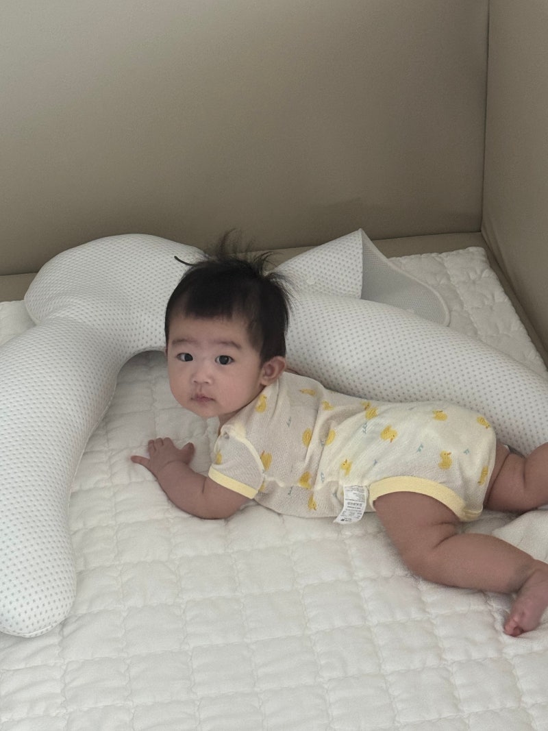 6개월 아기 옆잠베개 뒤집기 방지용 사용 | 수면 지침과 현실 육아 사이 올바른 사용법