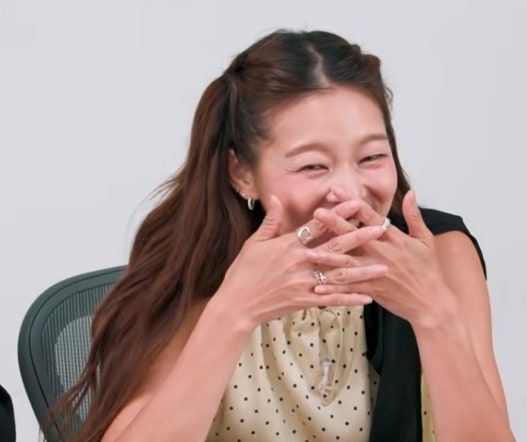 “블라우스 하나 입었을 뿐인데” 나는솔로 송해나, 스튜디오에서 유독 눈에 띈 옷 정체