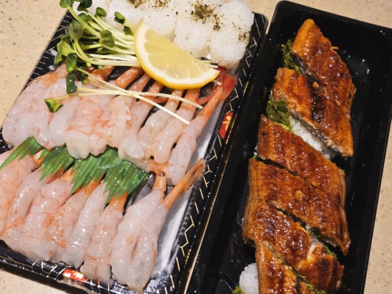 束草中央市場の刺身持ち帰り「デイルホブリ」甘エビの刺身とウナギ寿司のコスパメニュー