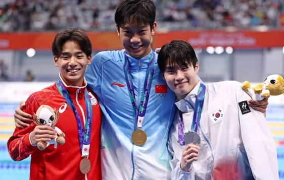 황선우 자유형 200m 은메달, 마지막 50m서 뒤집은 중국 장잔숴…“이 선수 대체 누구야?”