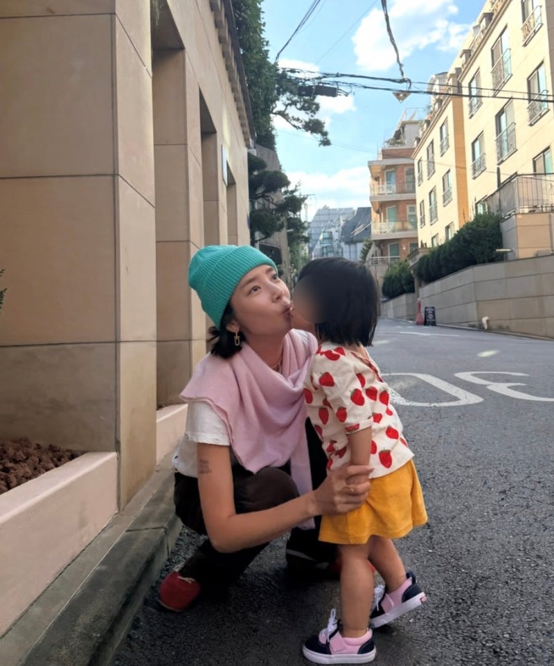 공효진 이어 손담비도 픽한 드리스 반 노튼 스니커즈 정체