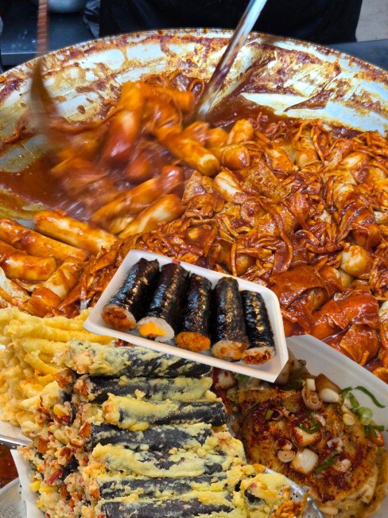 [대구 맛집] 서문시장 분식 3대장 완파! 미성당 납작만두 + 이가네떡볶이 + 김민경의 섹시한 ....