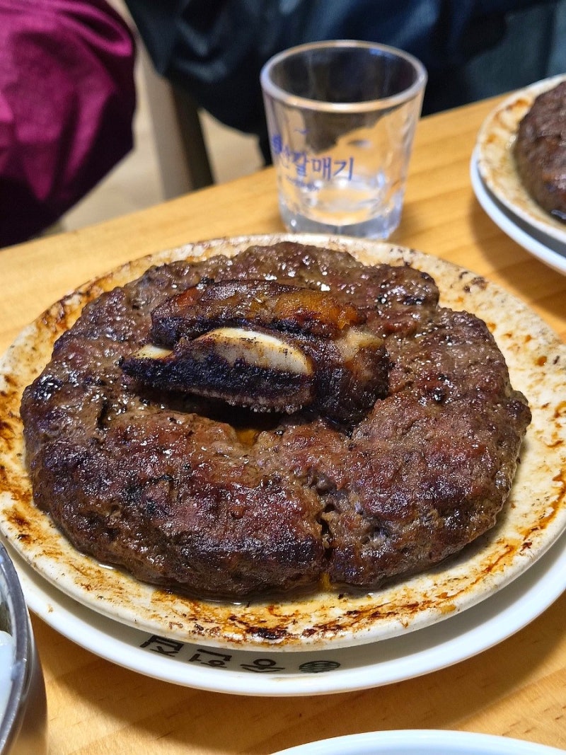 부산 광안리 맛집 구워나오는 육즙가득 두툼한 떡갈비 송헌집
