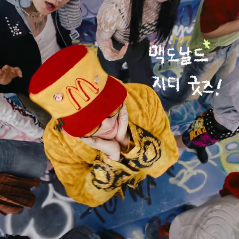 지디 뮤비 속 '그 맥도날드 모자' 실물로 나온다? 한정판 굿즈 3종 구매법