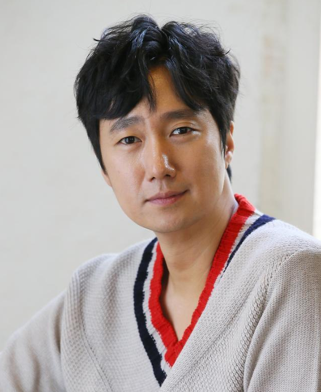 '식사 메뉴도 진중하게' 4년만의 복귀 '암살자(들)' 박해일 프로필 | 나이 키 데뷔 학력 MBTI 대....