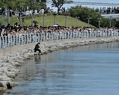 <b>부산</b> 북항 상어 <b>부캉이</b> 보려다 선 넘어버린 충격 현장 (안전불감증 ....
