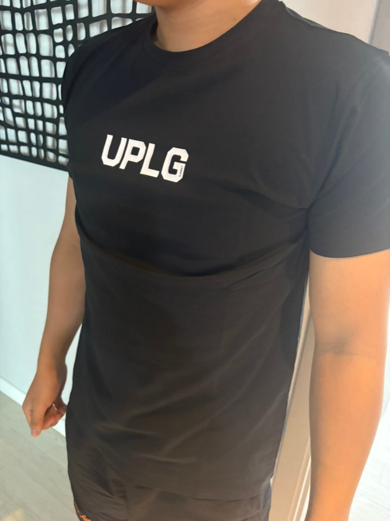 UPLG 메인로고 시그니처 머슬핏 반팔 티셔츠 근육핏 반팔티 유피라운지