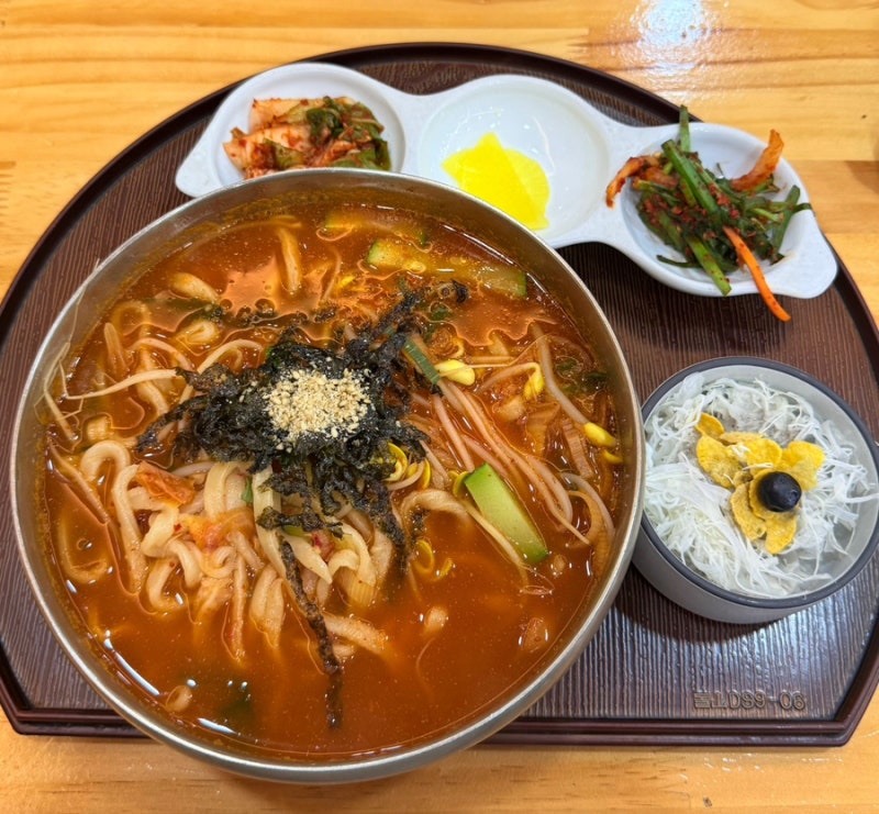 [포항 장성동 맛집] 자가제면의 쫄깃함과 진한 육수가 일품인 '칼국수일번지'