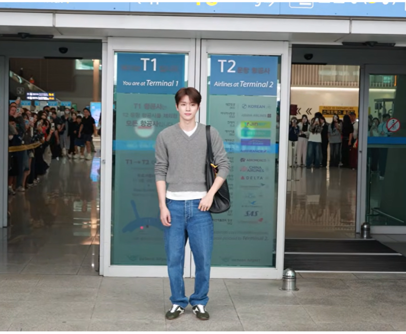 RIIZE Sungchan's Airport Fashion: The Perfect 'Boyfriend Look' with a Gray V-Neck Knit and Denim