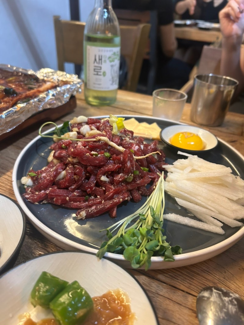 [대구] 수상한한옥 반월당본점｜한옥 분위기에서 즐기는 육회 맛집 #대구맛집 #대구중구맛집....