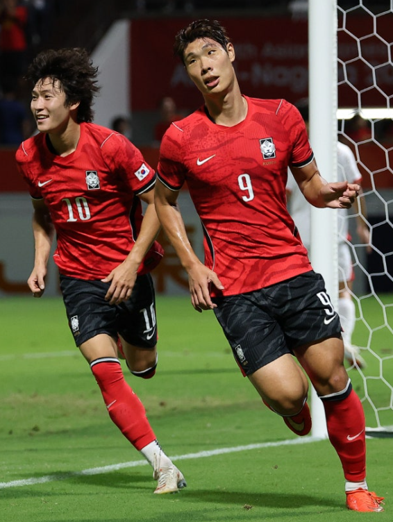 이영준 멀티골 폭발' 한국 축구, 베트남 완파하고 AG 준결승행