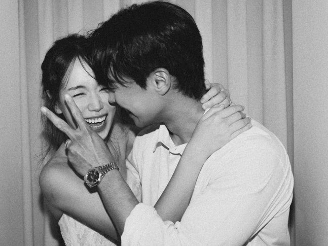 반지 낀 손 번쩍 들었다, 나솔 30기 옥순♥영수 비주얼 폭발 결혼 실감 난 한 컷
