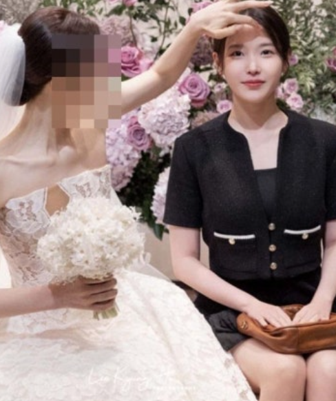 "신부가 왜 아이유 머리를?" 아이유 스타일리스트 프로 정신 결혼식 대기실에서 포착된 뜻밖....