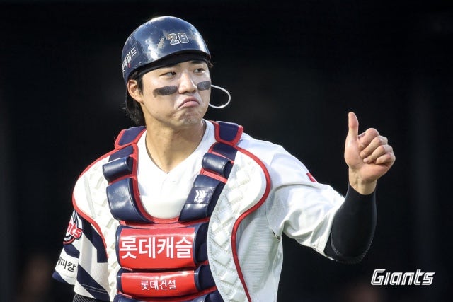 롯데 포수 잔혹사는 끝났다? 왜 연봉 7억 유강남이 아닌 손성빈이 주전일까?
