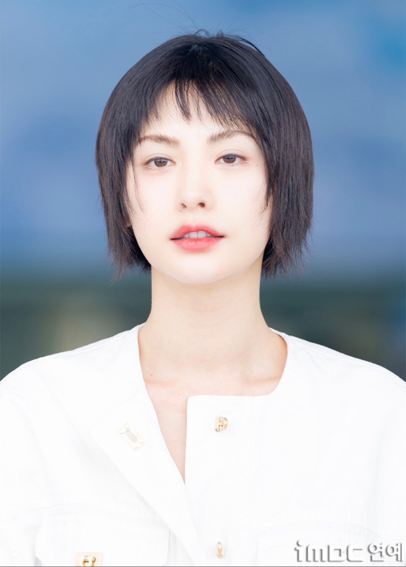 스캔들 나나 공항 포착…“입술이 달라졌네?” 필러 논란 후 확 달라진 모습