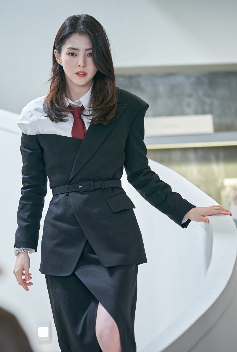 한소희가 말아주는 오피스 출근룩 (영화 인턴)