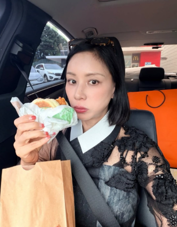 “한복을 이렇게 입는다고?” 감다뒤라고 난리난 고소영 올블랙 한복