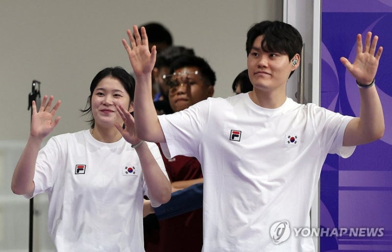 추가은과 홍수현이 2026 아이치·나고야 아시안게임 사격 10ｍ 공기권총 혼성 단체전에서 은메....