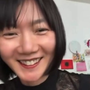 "바지와 가방을 보여주던 편안한 얼굴..." 배우 배두나 씨의 46세 라이브 근황